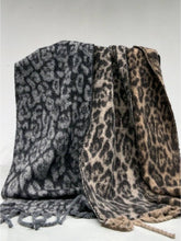 Load image into Gallery viewer, Scarvii - Vintage Warm Scarf with Leopard Print and Fringe