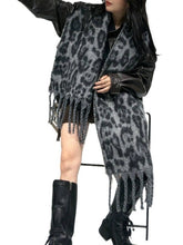 Load image into Gallery viewer, Scarvii - Vintage Warm Scarf with Leopard Print and Fringe