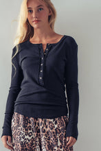 Load image into Gallery viewer, Long sleeve ribbed black Henley urban Daizy shop fond du lac women’s boutique