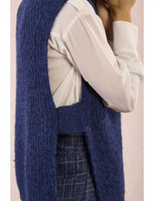 Load image into Gallery viewer, Knitted Sleeveless Sweater