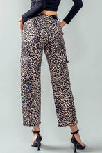 Load image into Gallery viewer, Leopard Cropped Cargo Pants
