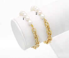Load image into Gallery viewer, Freshwater Pearl Gold Chain Bracelet with toggle clasp
