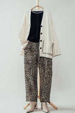 Load image into Gallery viewer, Leopard Cropped Cargo Pants
