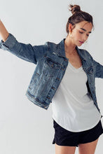 Load image into Gallery viewer, Vintage washed cropped denim jacket
