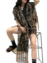 Load image into Gallery viewer, Scarvii - Vintage Warm Scarf with Leopard Print and Fringe
