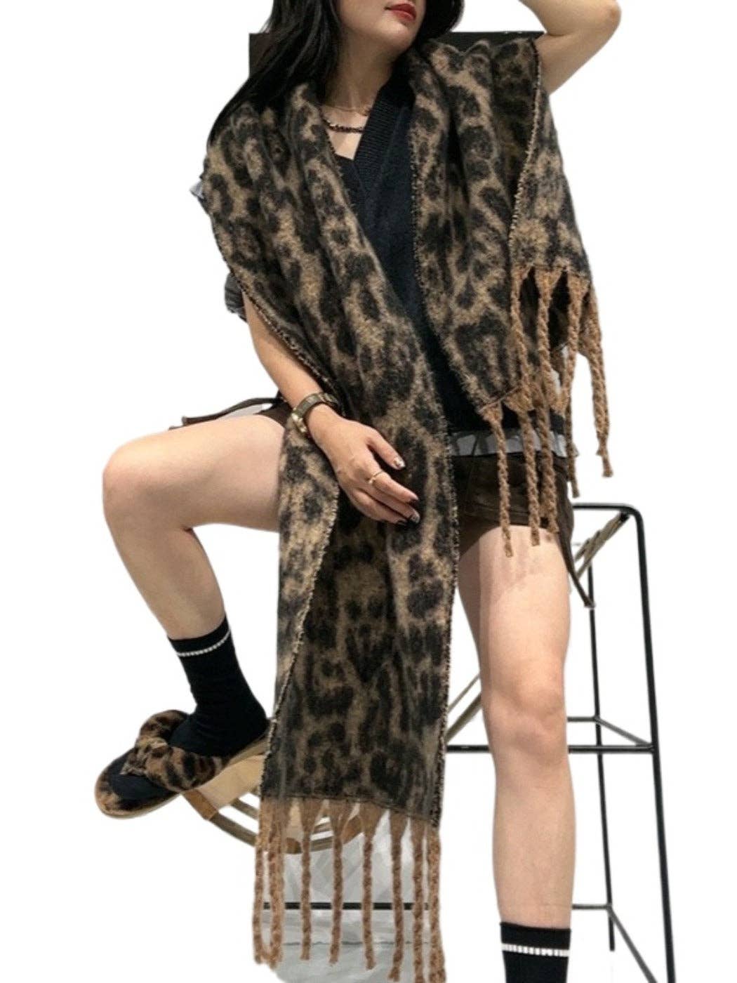 Scarvii - Vintage Warm Scarf with Leopard Print and Fringe