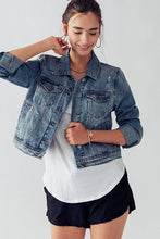 Load image into Gallery viewer, Vintage washed cropped denim jacket
