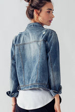 Load image into Gallery viewer, Vintage washed cropped denim jacket
