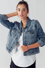 Load image into Gallery viewer, Vintage washed cropped denim jacket
