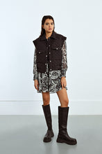 Load image into Gallery viewer, Sleeveless black jacket snap closure shirt collar shop fond du lac women’s boutique 
