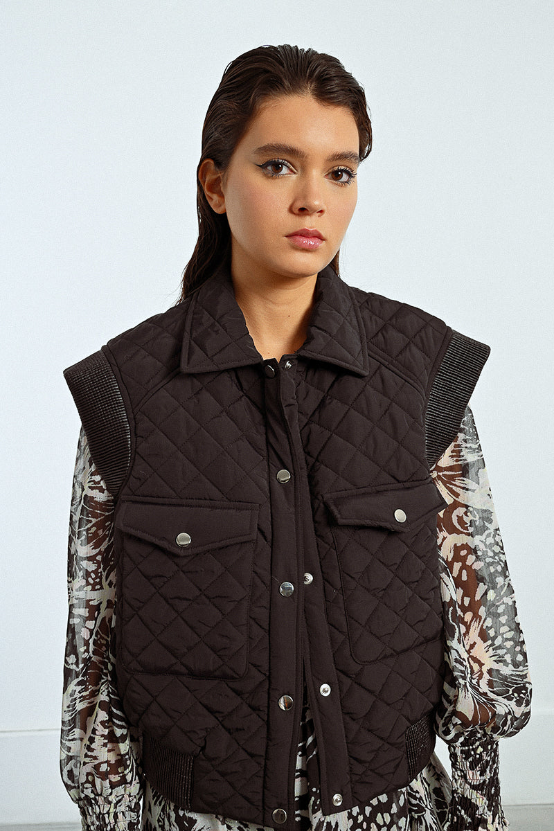 Snap closure black quilted sleeveless jacket shop fond du lac women’s boutique 