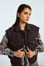 Load image into Gallery viewer, Quilted black sleeveless jacket snap closure shirt collar shop fond du lac women’s boutique 
