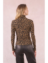 Load image into Gallery viewer, Leopard Turtleneck

