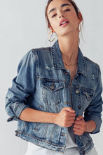 Load image into Gallery viewer, Vintage washed cropped denim jacket
