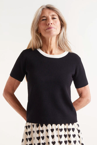 Short sleeve black and white Shop fond du lac women’s boutique