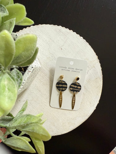 black and gold earring moon detail wallpaper lightweight trend
