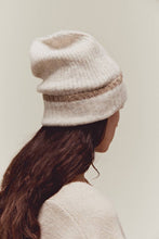 Load image into Gallery viewer, GG H001 CONTRAST EDGE BEANIE
