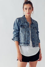 Load image into Gallery viewer, Vintage washed cropped denim jacket
