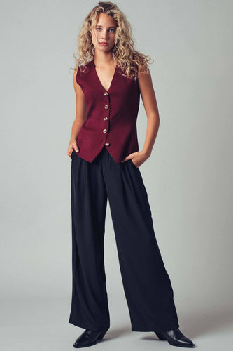 Burgundy vest v-neck pointed hem shop fond du lac women’s boutique 